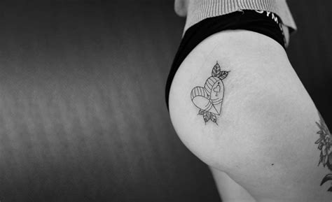 floral butt tattoo|103 Fulfilling Butt Tattoos That Run High On。